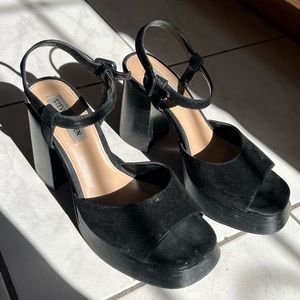 Black Steve Madden suede platforms 8.5
